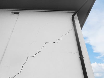 Crepa nel muro_crepe nei muri_uretek risolve con iniezioni di resine