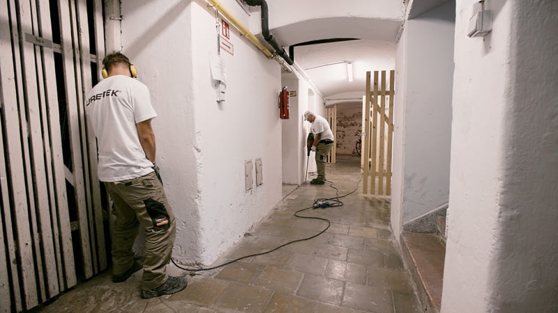 consolidamento-fondazioni-condominio-con-iniezioni-di-resine-espandenti