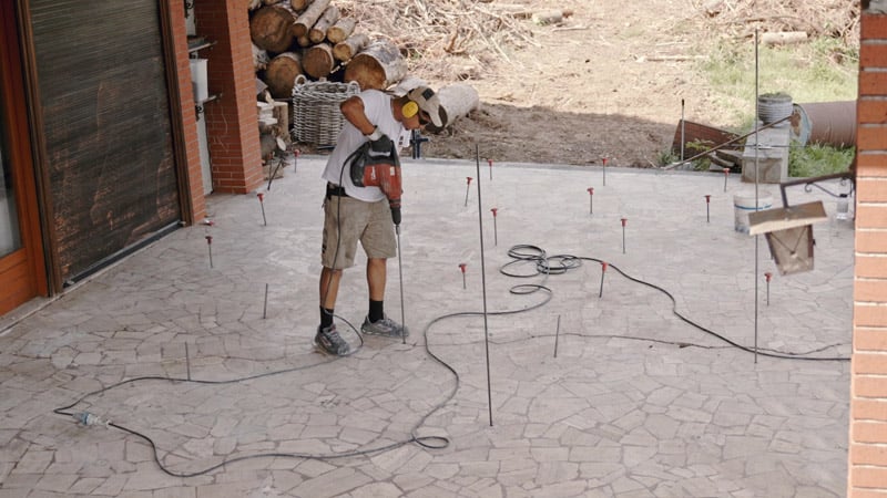 fori-per-iniezione-resine-sollevamento-pavimento