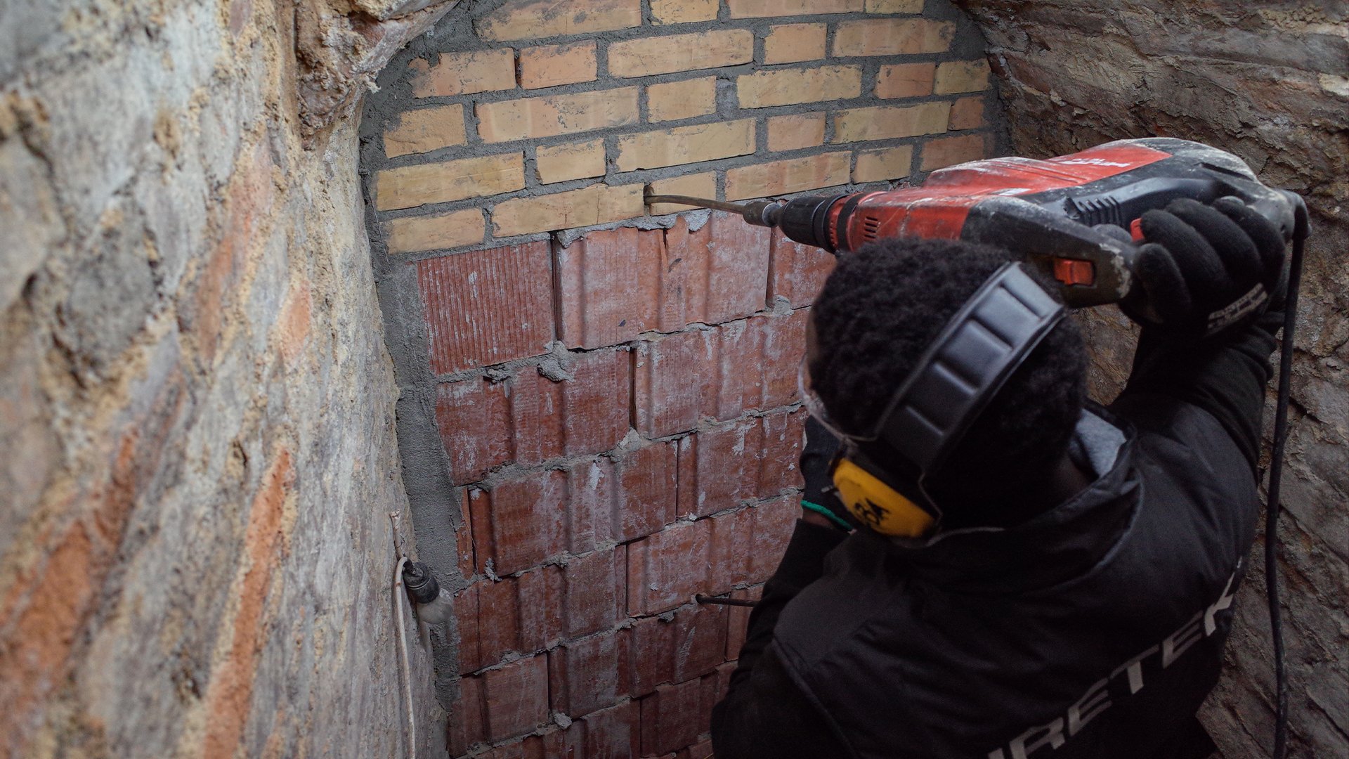 riempimento cavita uretek argilla e iniezioni di resina  perforazioni