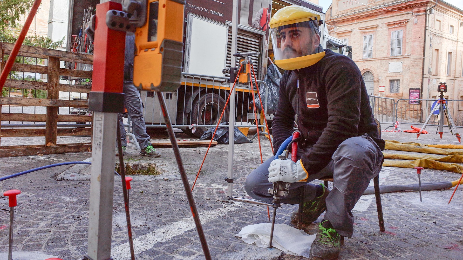 riempimento cavita uretek argilla e iniezioni di resina