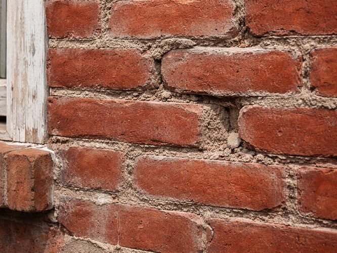 Murs briques fissures