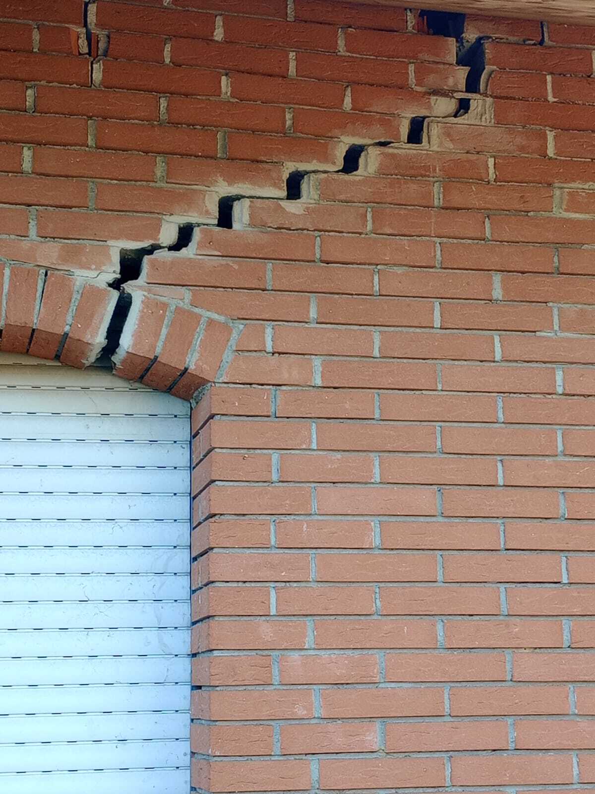 cracks_in_the_wall_19
