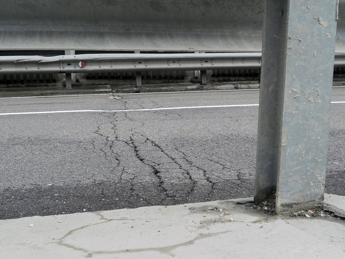 asfalto dissestato cedimento terreno di fondazione