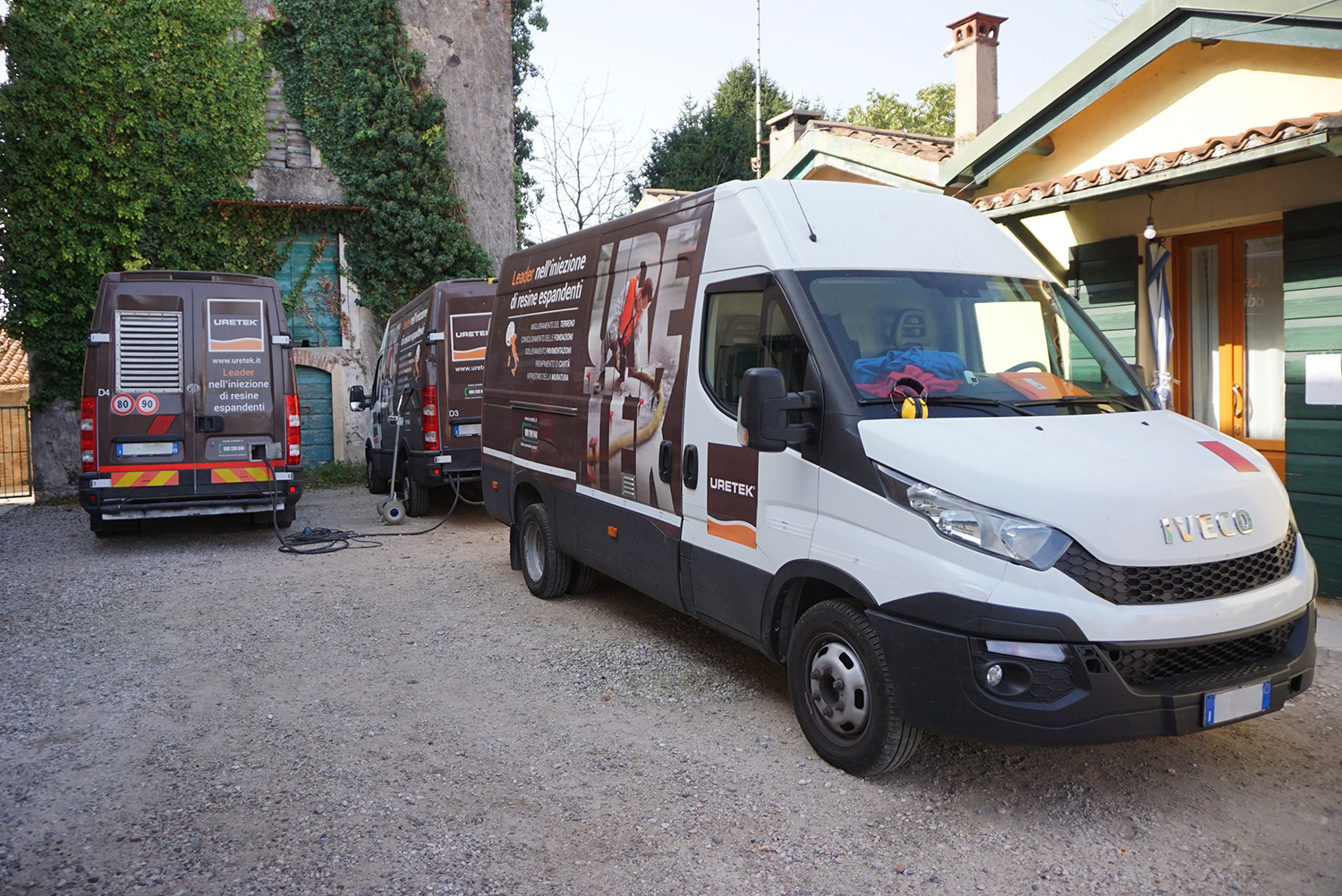 furgoni-uretek-intervento-consolidamento-terreno