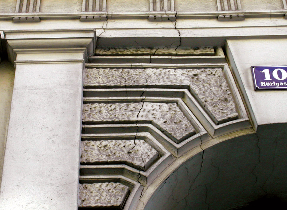 crepe pericolose edificio storico