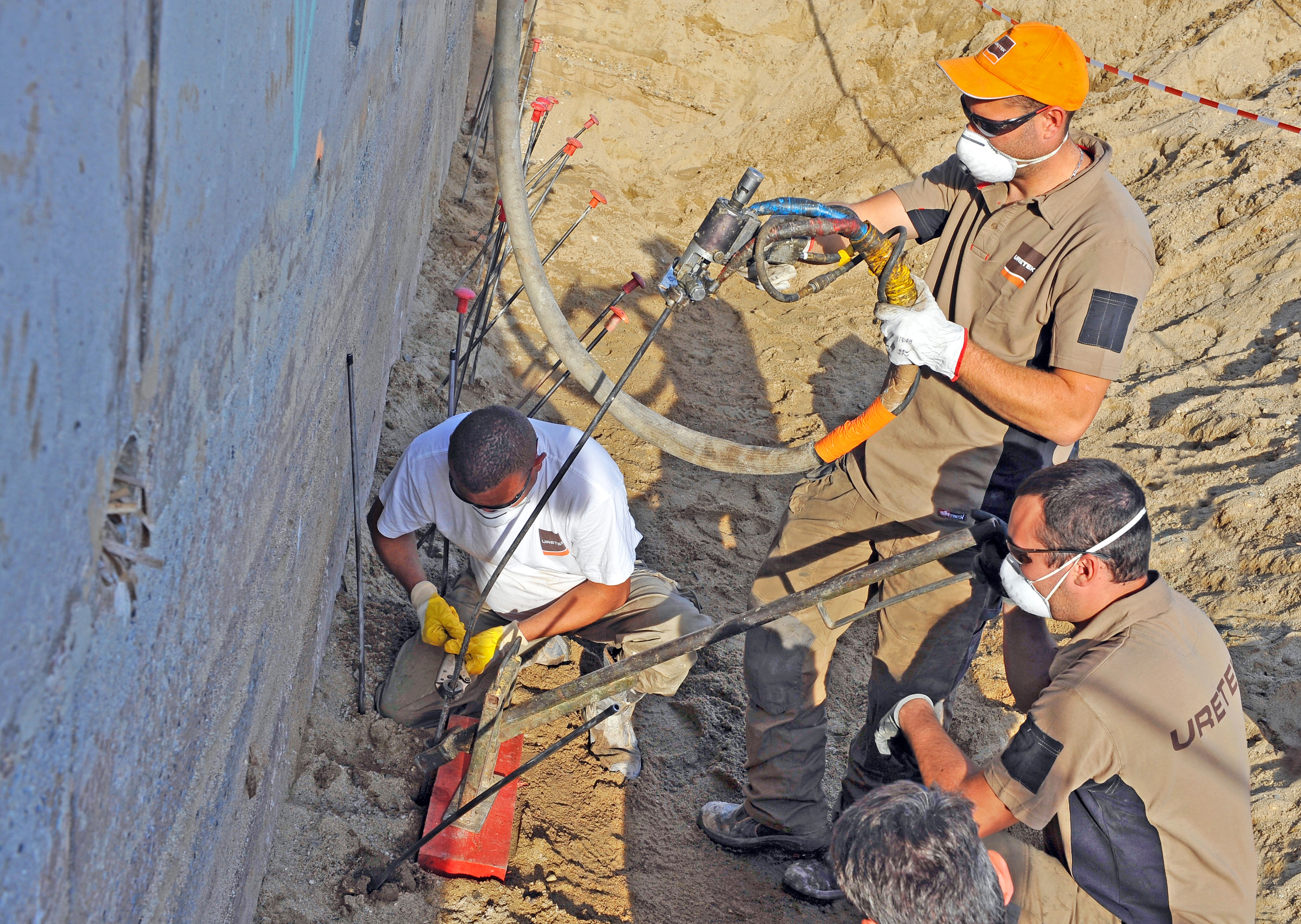 iniezioni resine espandenti consolidamento terreno fondazione muro