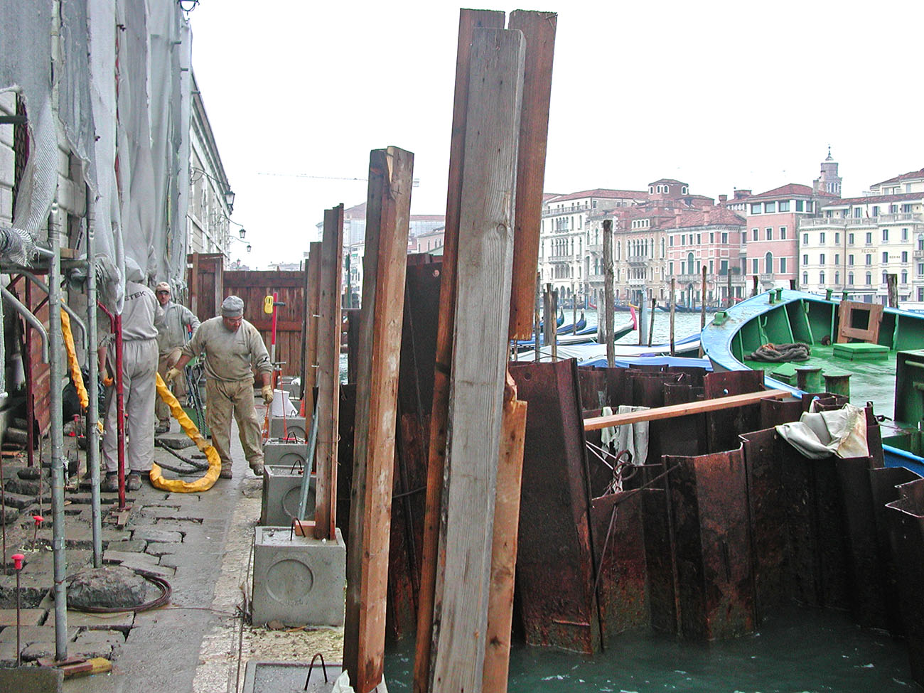 cedimenti muro di sponda consolidamento con iniezioni di resine espandenti