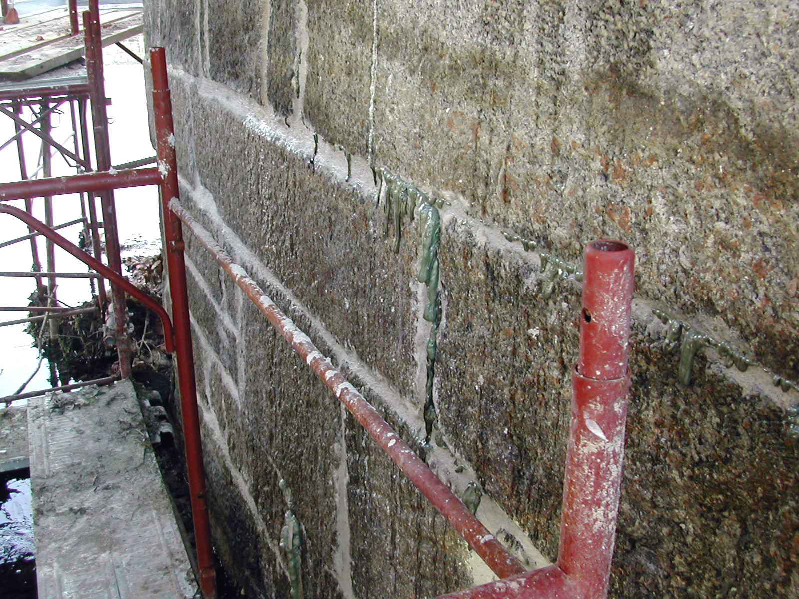 iniezioni di resine espandenti consolidamento di un muro ammalorato