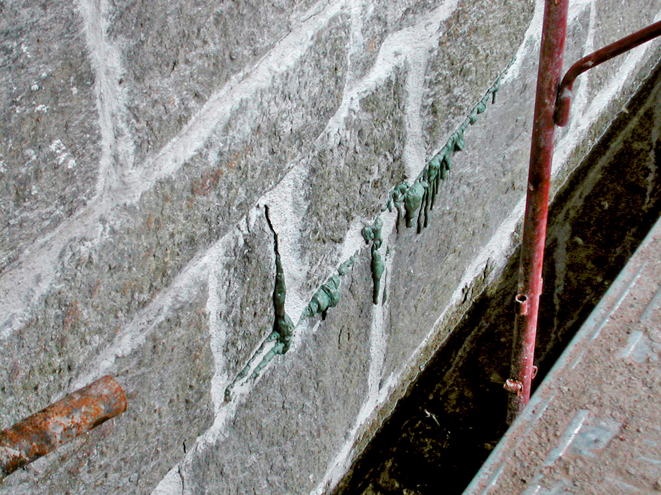 muro ammalorato intervento di consolidamento con resine espandenti uretek