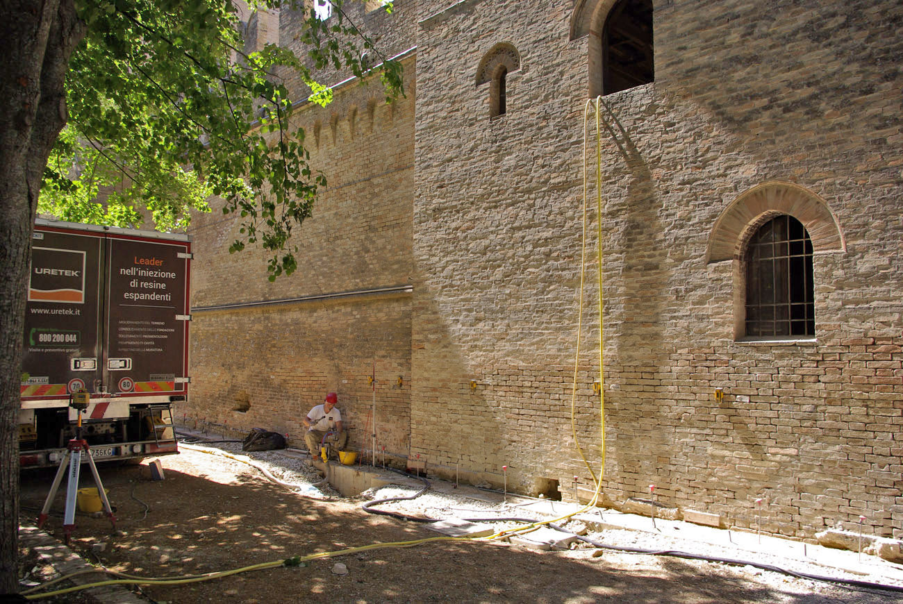 cedimento terreno di fondazione castello