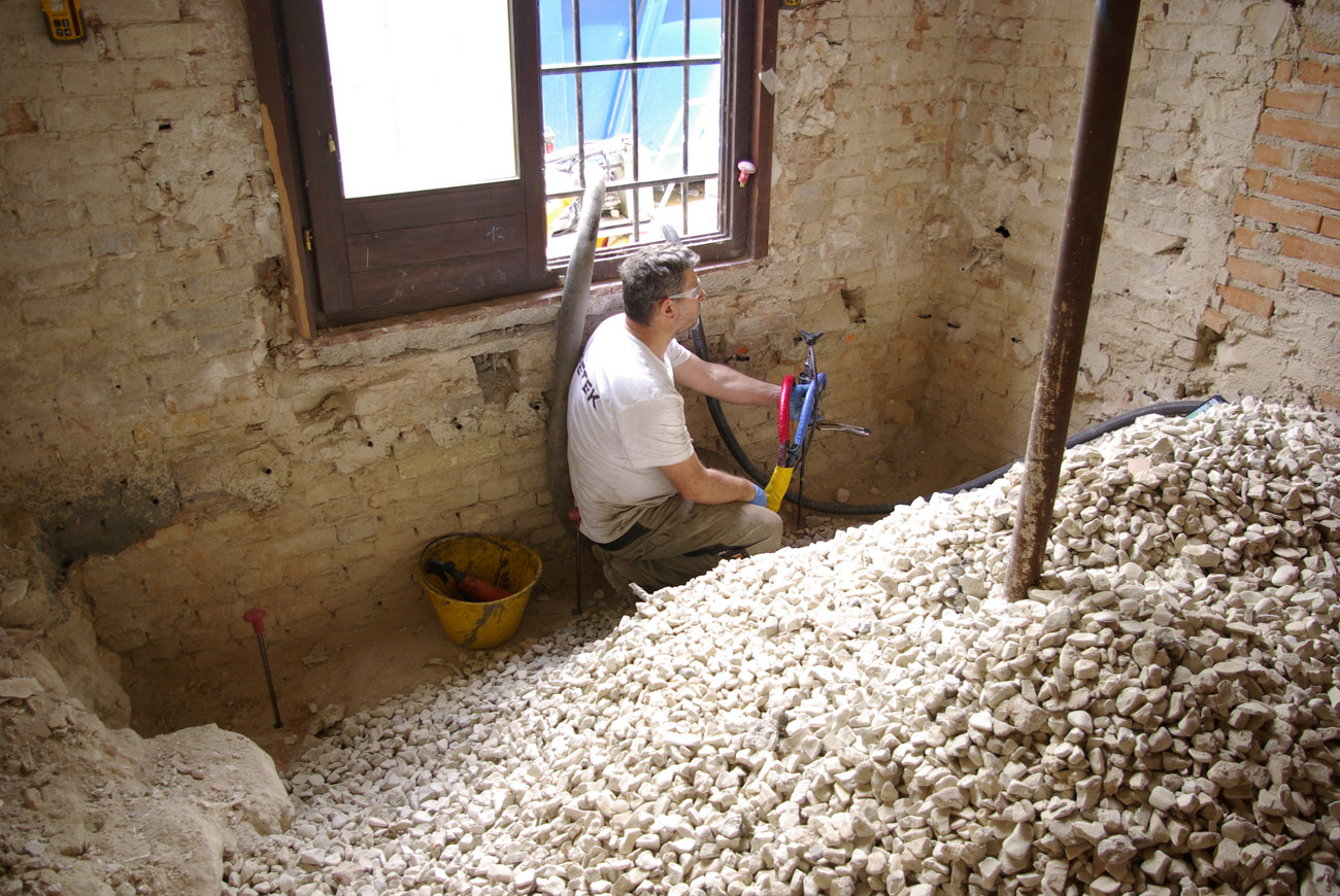 consolidare con urgenza fondazioni ripristinare sicurezza castello
