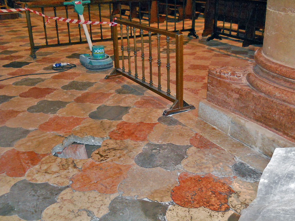 cedimento pavimentazione basilica soluzione iniezioni resine uretek