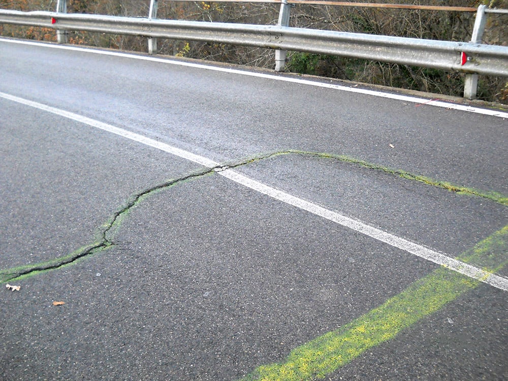 avvallamenti fenditure pavimentazione stradale